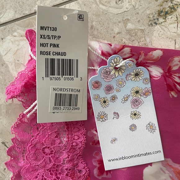 Floral robe - Picture 4 of 9